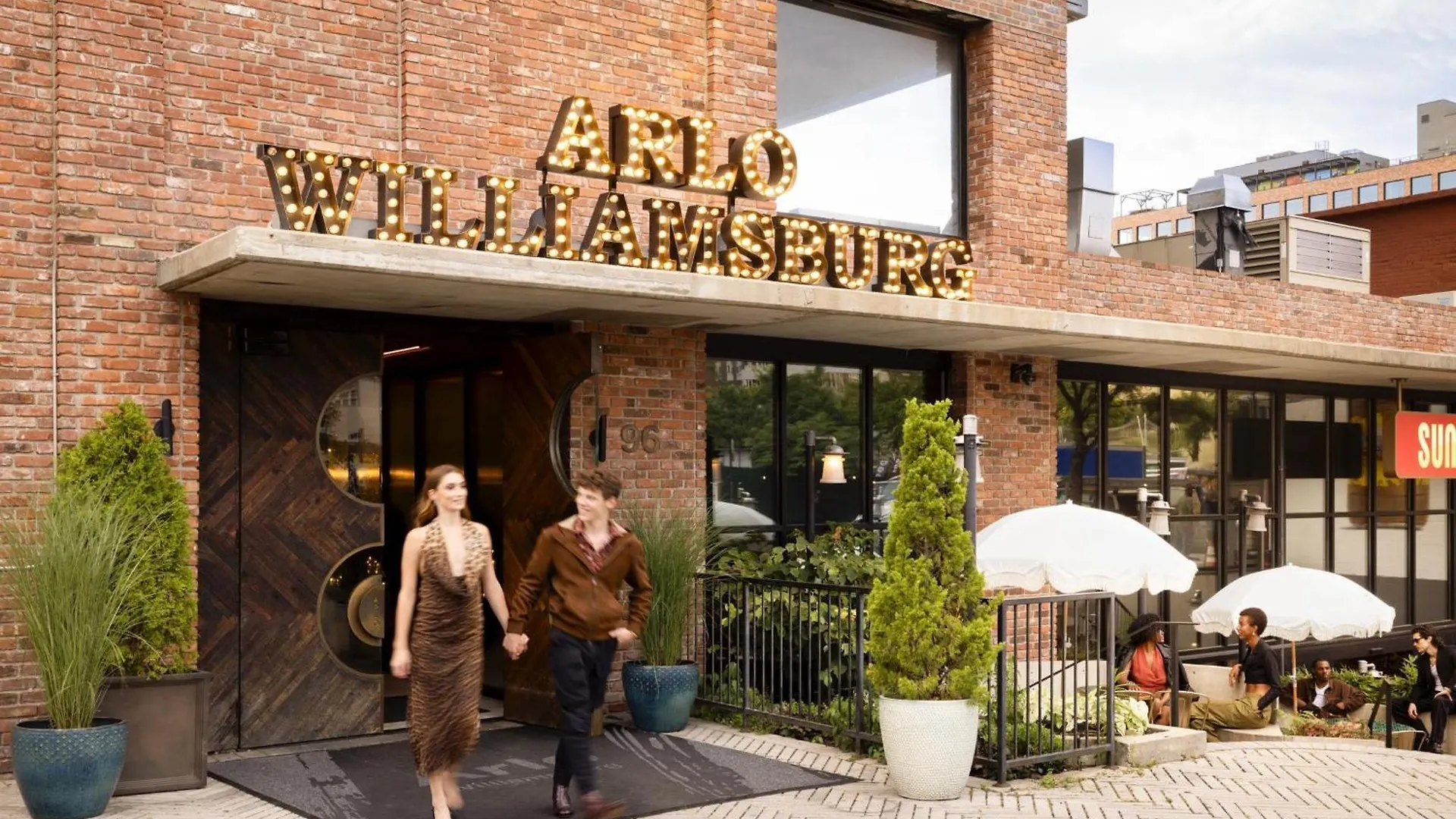 15 Airport-Accessible Hotels Close to the Metropolitan Museum of Art