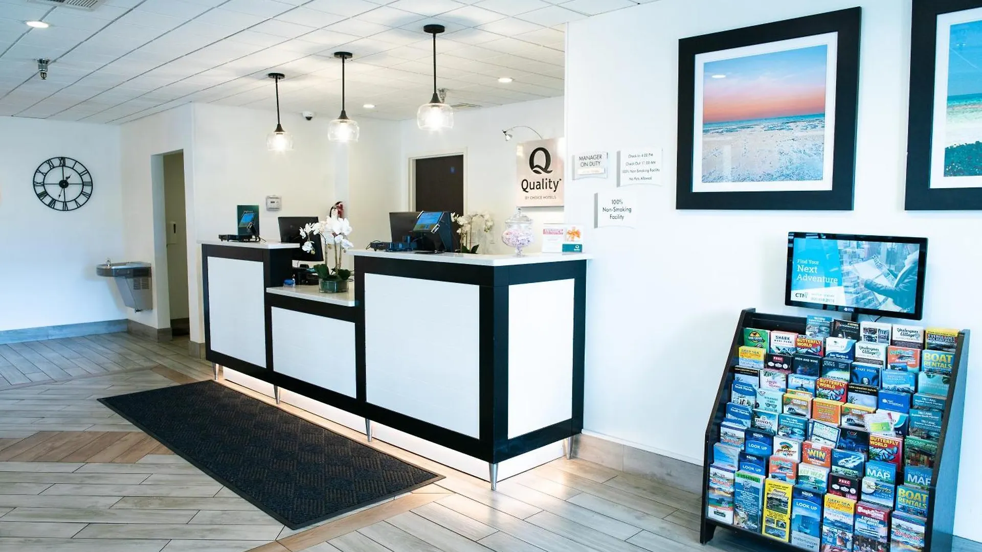 13 Airport Hotels Near Centennial Square That Deliver Real Value