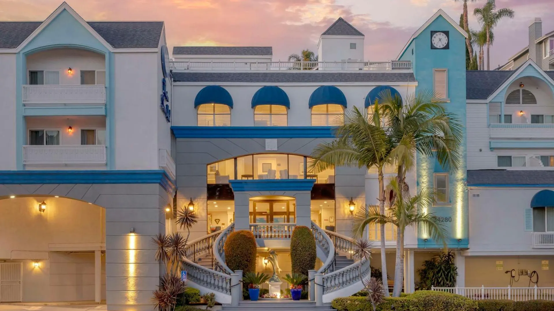 Where to Stay Near Crown Valley Community Park: 8 Central Hotels