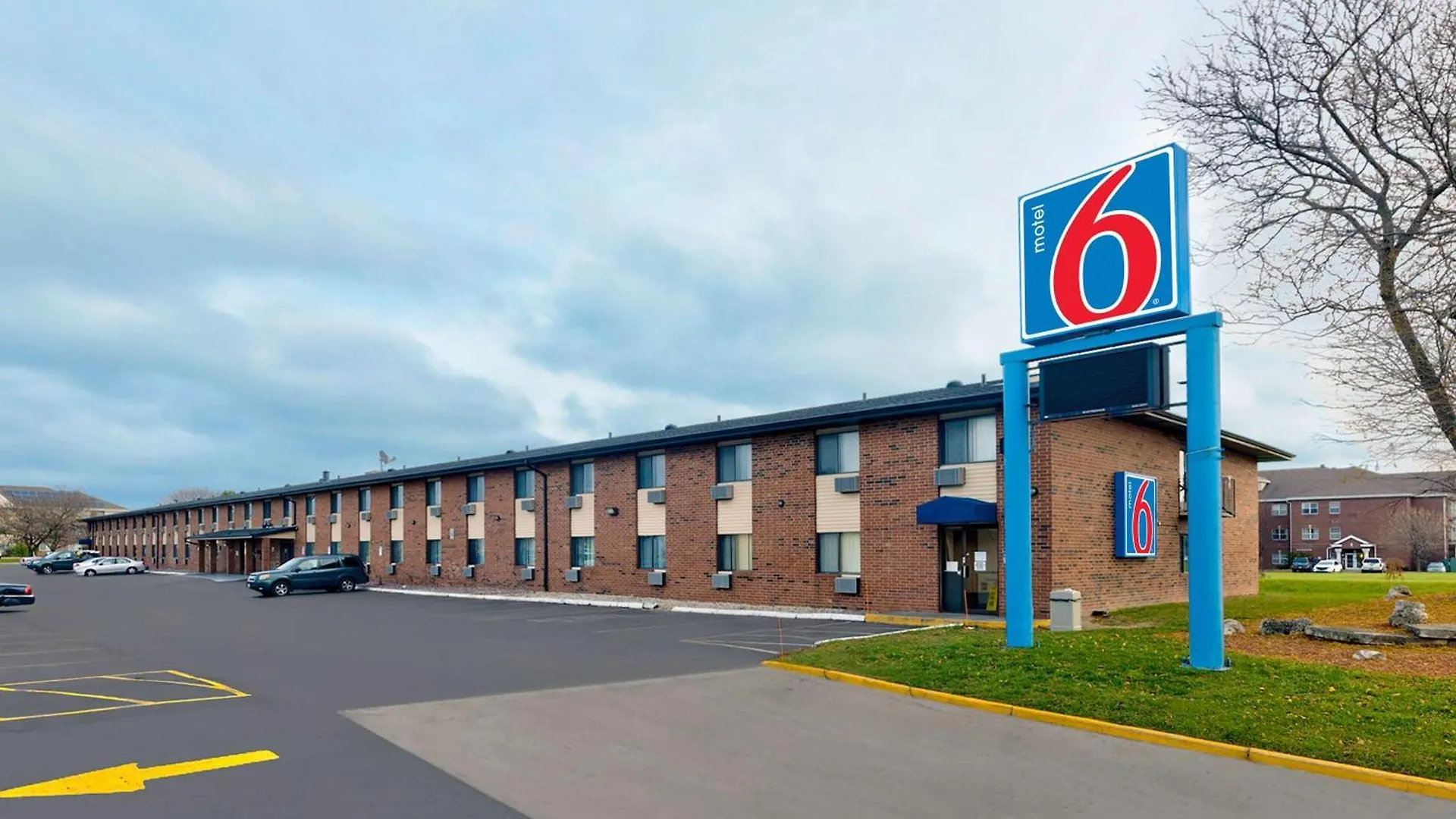 10 Smart Design Hotels Near West Milwaukee Park Worth Booking