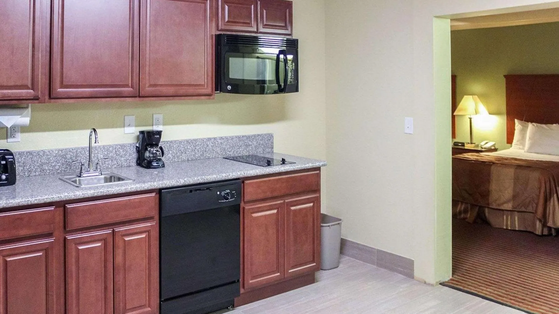 4 Cheap Hotels Close to Country Gatherings in Williamsburg