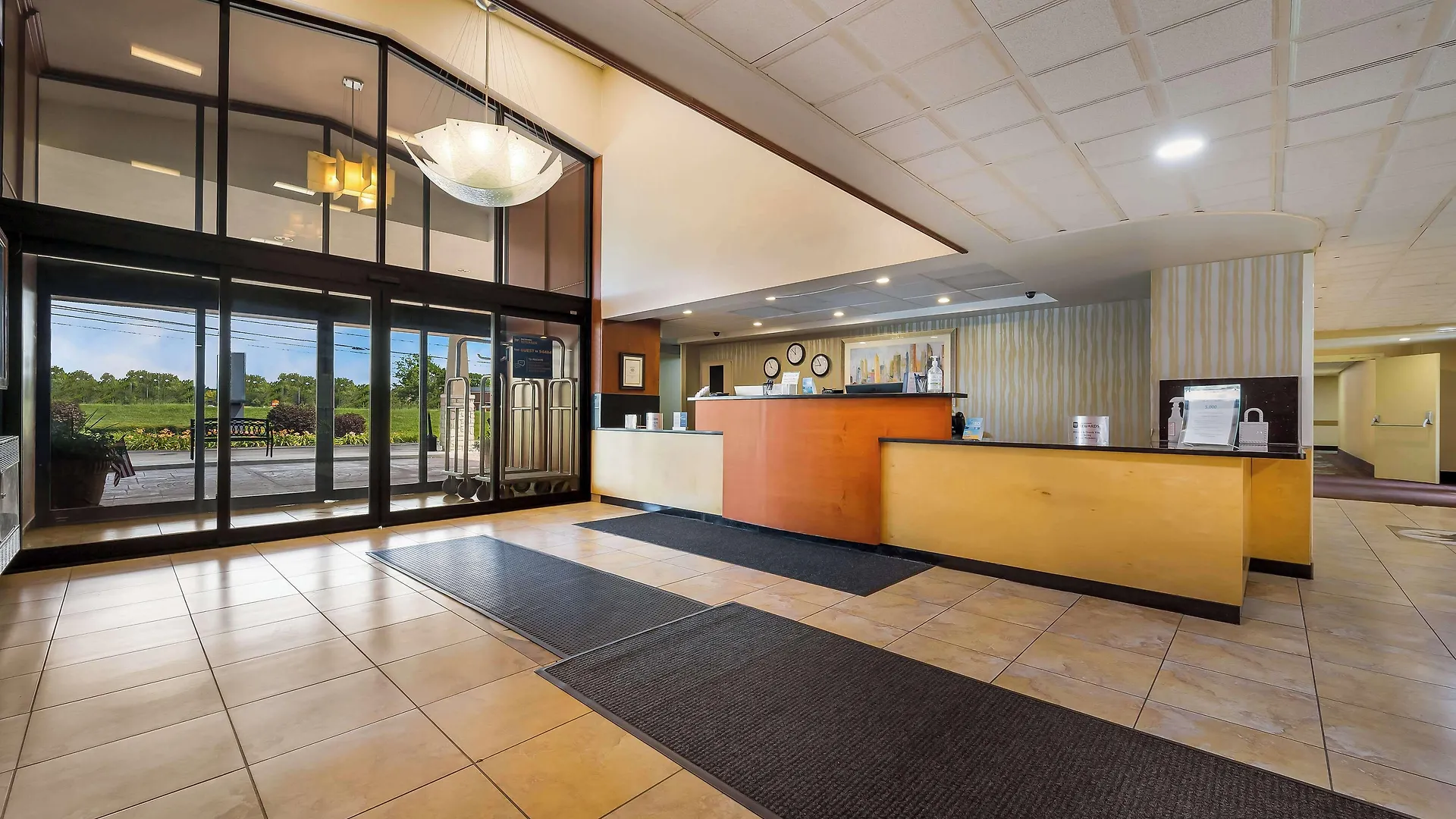 4 Budget Hotels Near Laurel Park Place for Smart Stays