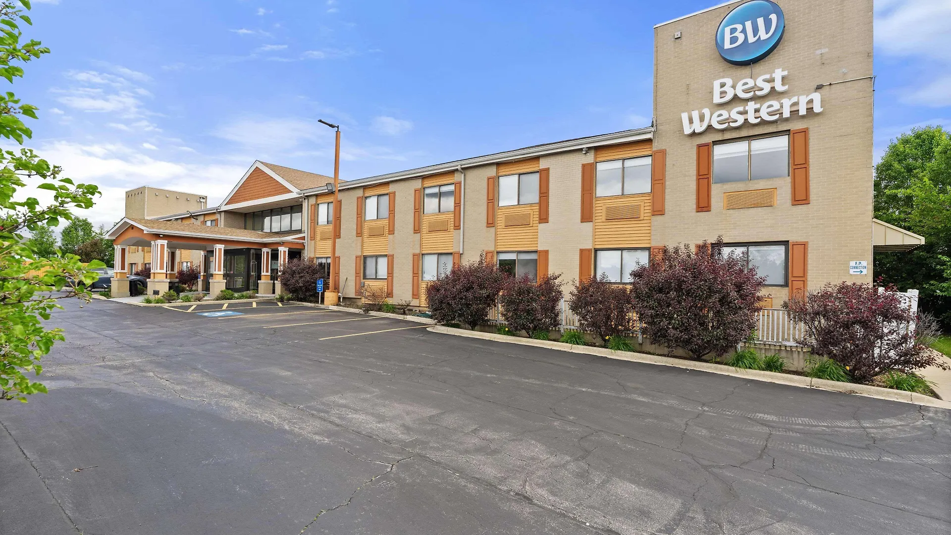 3 Smart Golf Hotels Near Salem Square Shopping Center Worth Booking