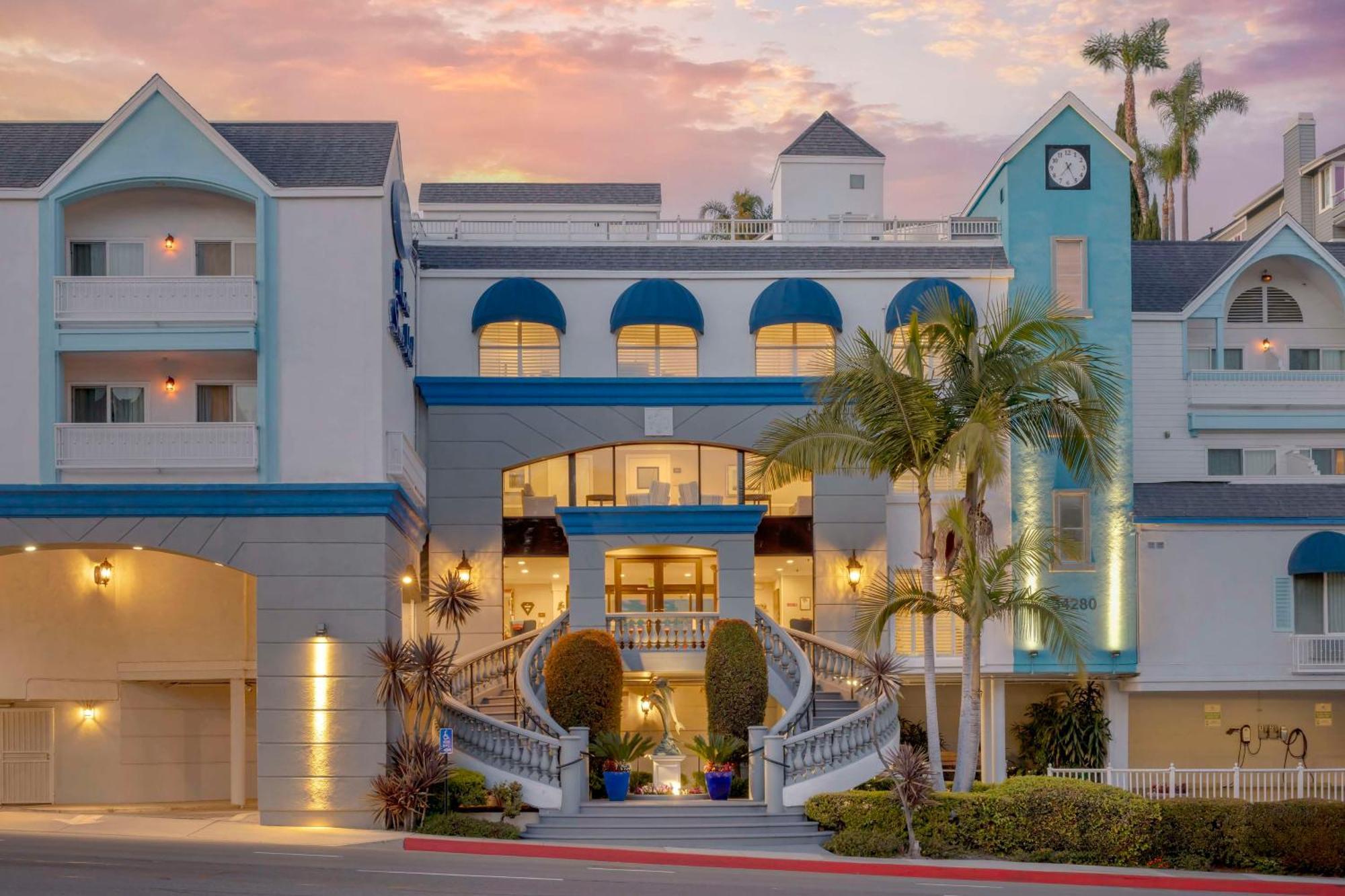 Where to Stay Near Crown Valley Community Park: 8 Central Hotels
