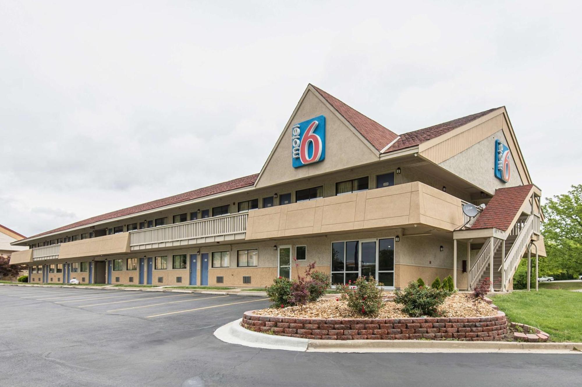 Where to Stay Near American Girl Kansas City: 4 Top 3-Star Hotels